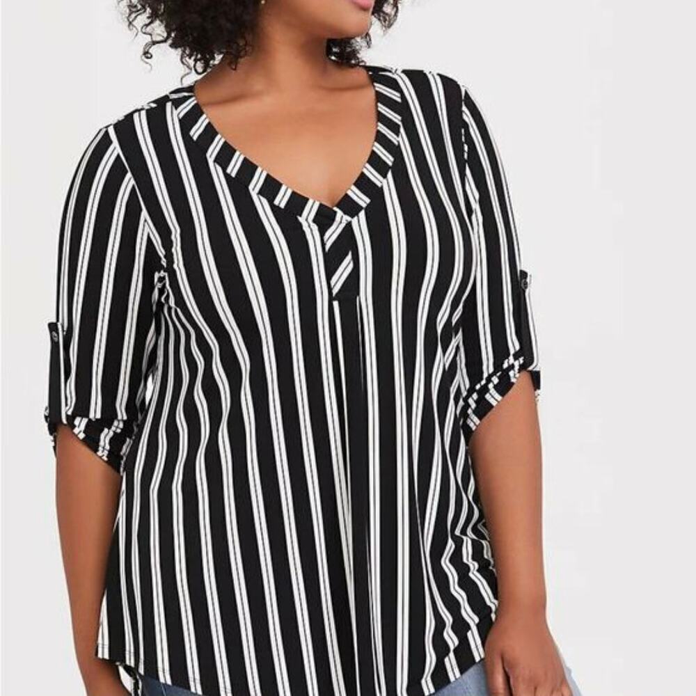 Torrid Blouse Top Size 1X Elbow Sleeve Roll Tab Black White Striped Stretch Knit